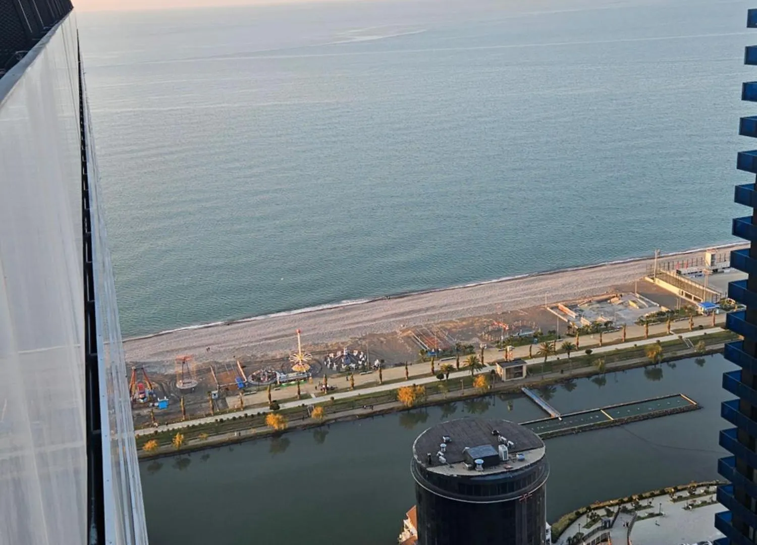 Orbi City Batumi 0*,